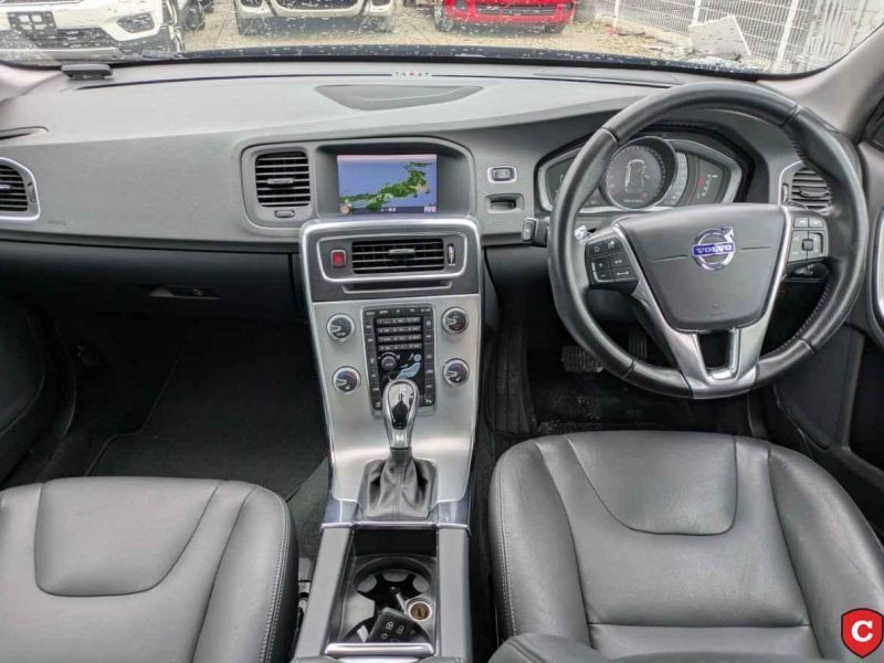 2018 Volvo V60 photo