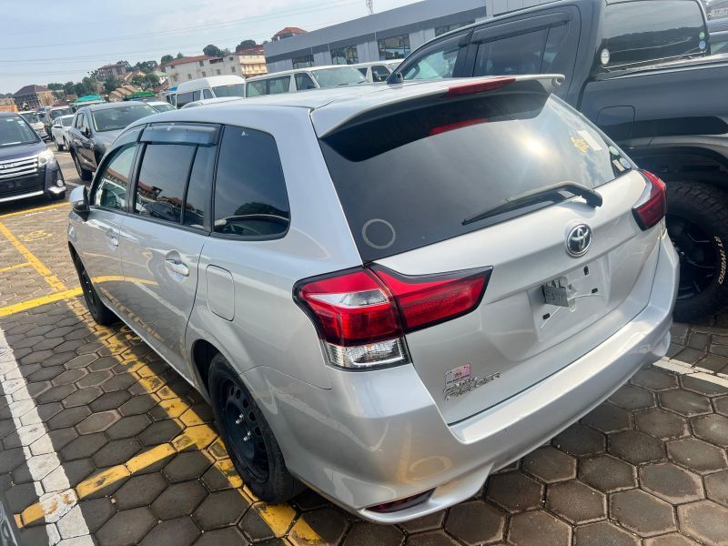 2017 Toyota Fielder photo