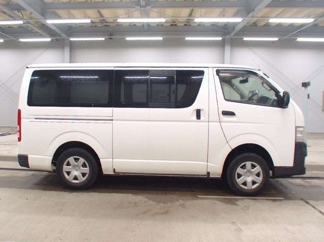 2013 Toyota HIACE VAN pictures