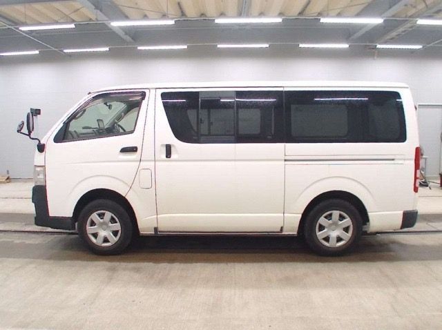 2013 Toyota HIACE VAN pictures