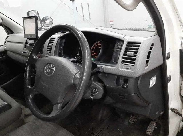 2013 Toyota HIACE VAN pictures