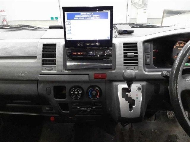 2013 Toyota HIACE VAN pictures