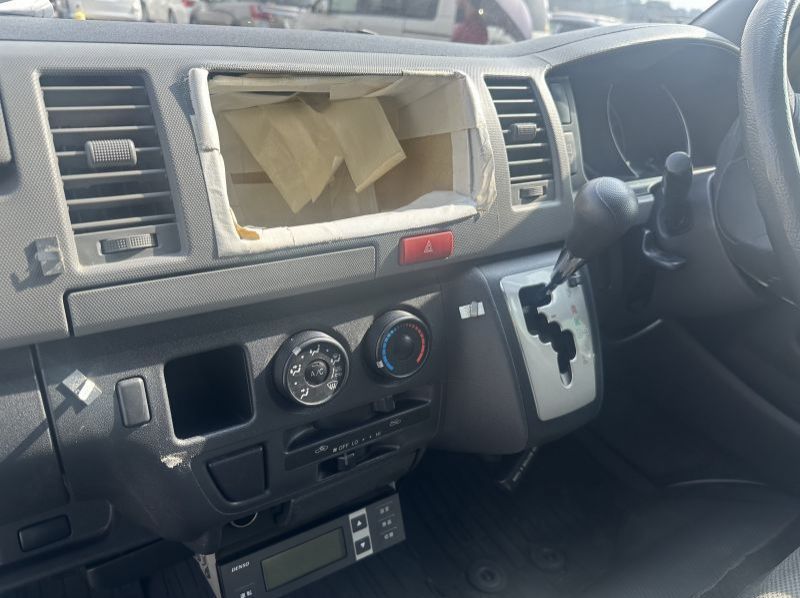 2013 Toyota Hiace pictures