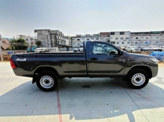2025 Toyota Hilux INGLE CAB 2.8 4WD MT Dark Gray pictures