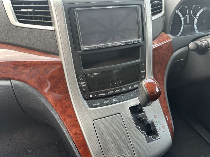 2010 Toyota VELLFIRE pictures