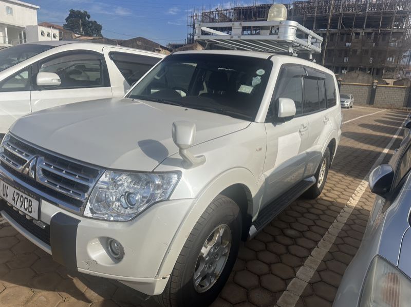 2011 Mitsubishi PAJERO pictures