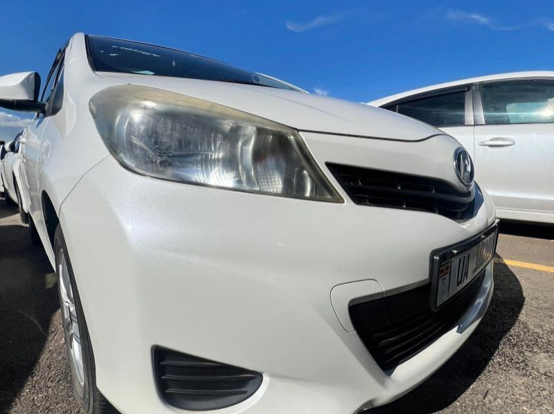 2012 Toyota VITZ pictures