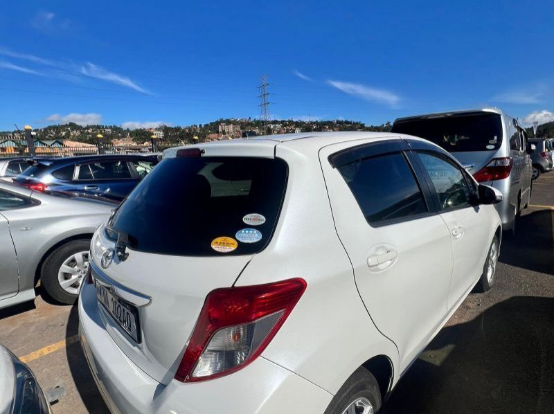 2012 Toyota VITZ pictures