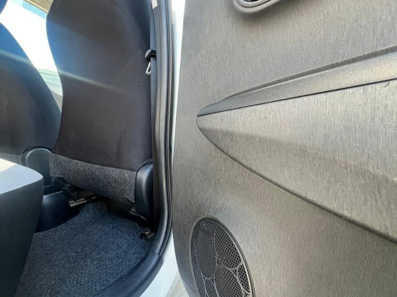 2012 Toyota VITZ pictures