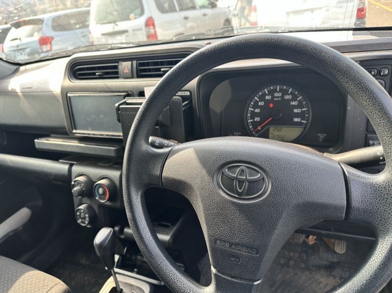 2017 Toyota SUCCEED pictures