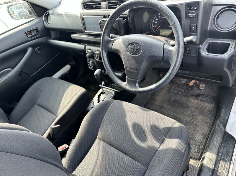 2017 Toyota SUCCEED pictures