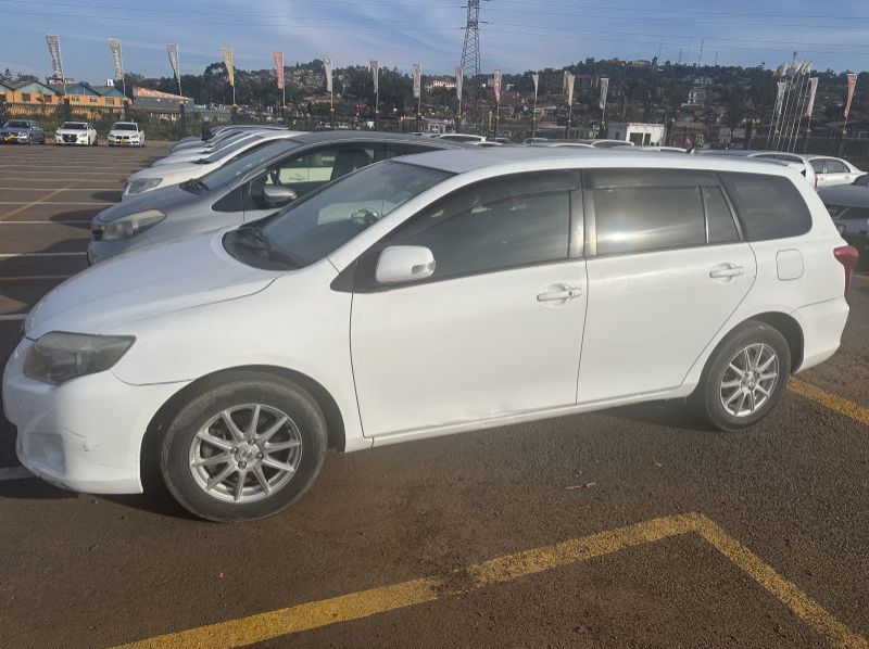 2011 Toyota Fielder pictures