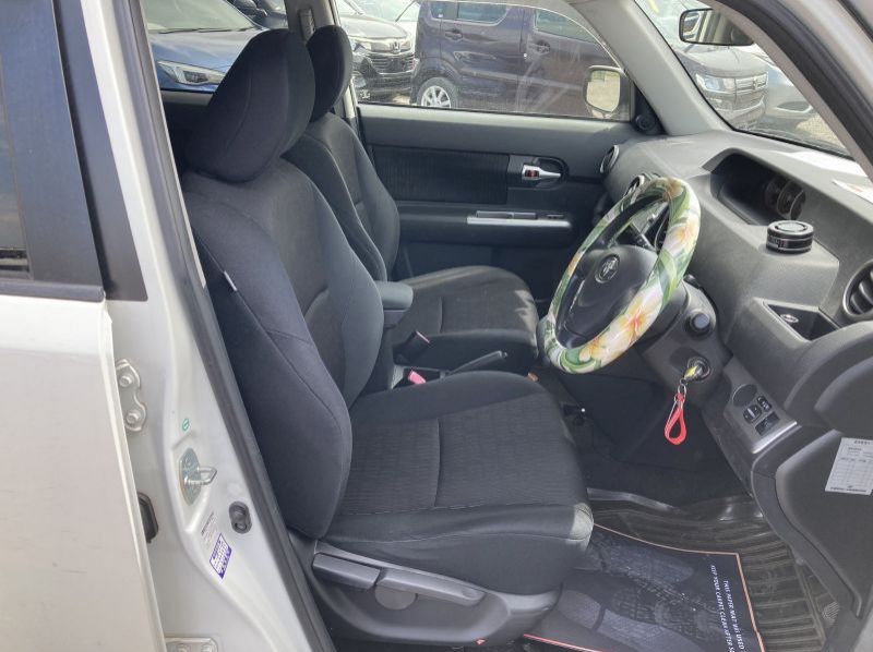 2013 Toyota Rumion pictures