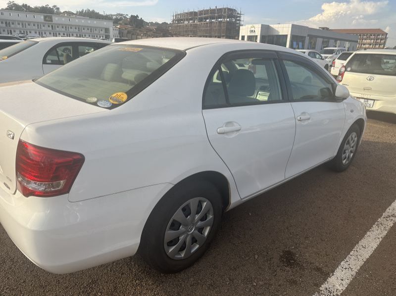 2011 Toyota Corolla AXIO pictures