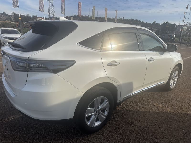 2016 Toyota Harrier pictures