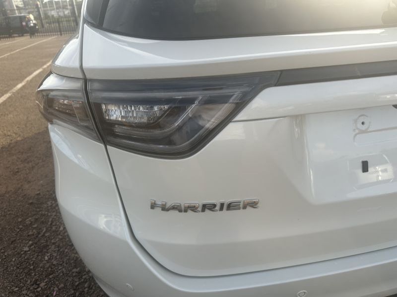 2016 Toyota Harrier pictures