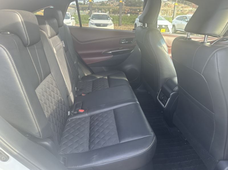 2016 Toyota Harrier pictures