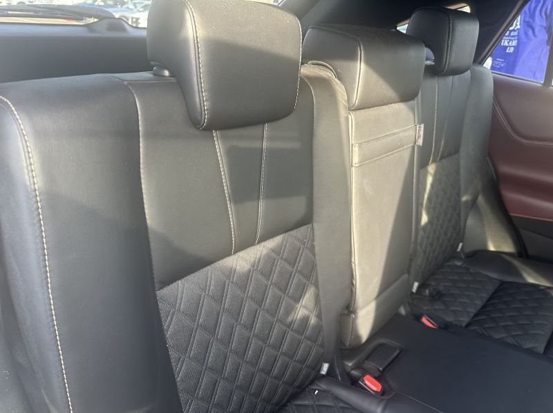 2016 Toyota Harrier pictures