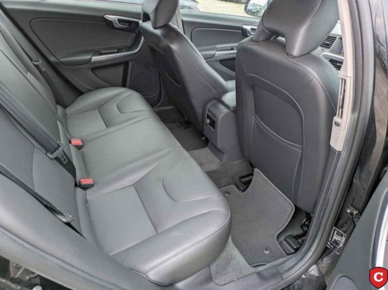 2018 Volvo V60 pictures