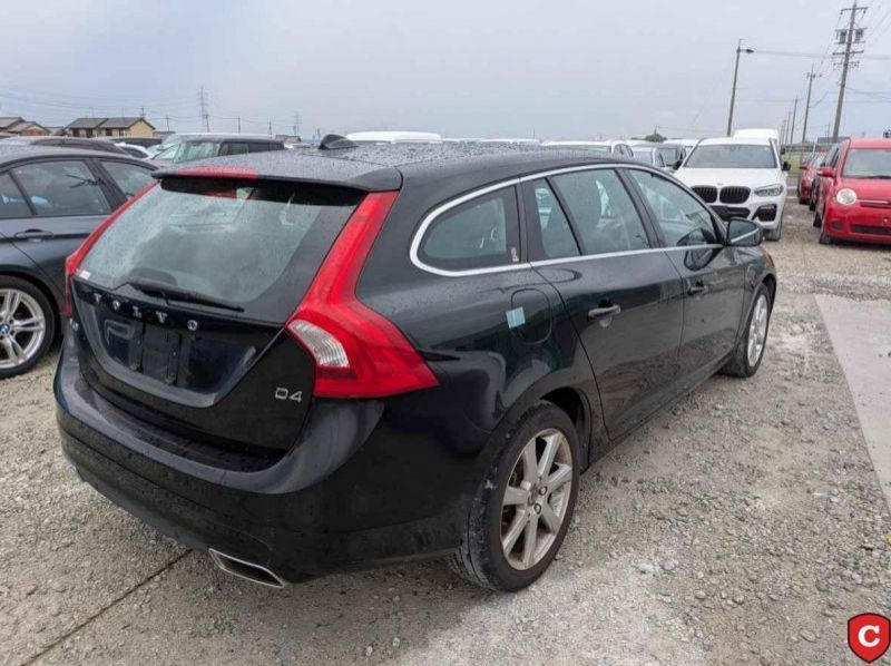 2018 Volvo V60 pictures