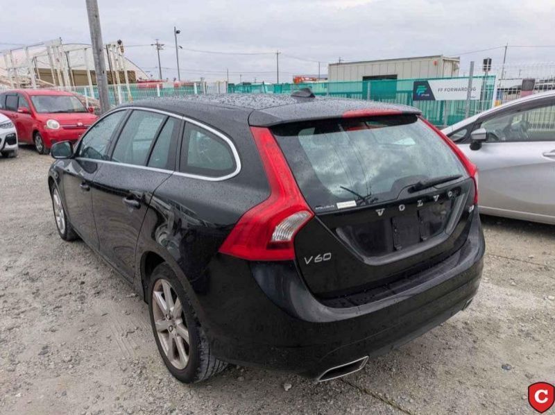 2018 Volvo V60 pictures