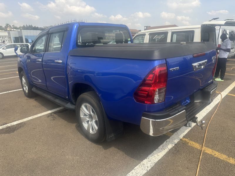 2018 Toyota Hilux Pickup pictures