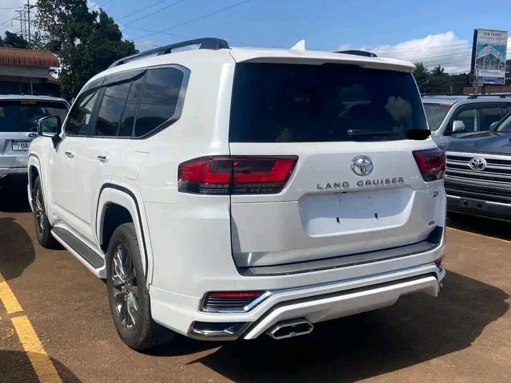 2022 Toyota LAND CRUISER 300 ZX for sale | Brand New | Automatic
